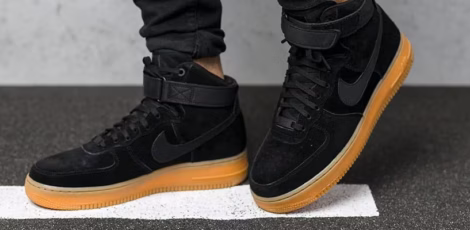 Aké čierne tenisky vybrať pre mužov?