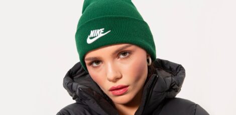 Ako nosiť zimnú čiapku, aby vyzerala moderne?